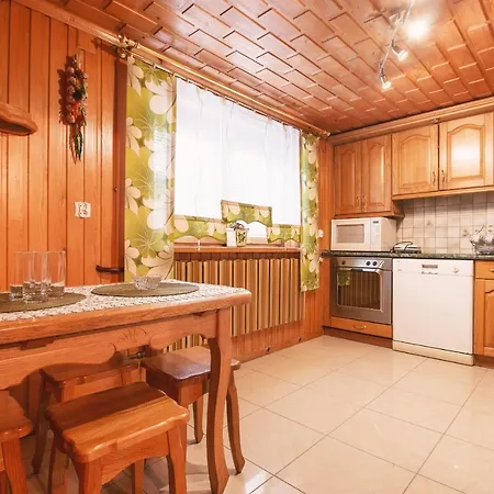 Holiday home Dom Na Podhalanskiej Gron